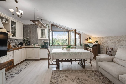Foto Appartamento in Via Dante, San Gimignano Centro di 98 m² con 3 locali