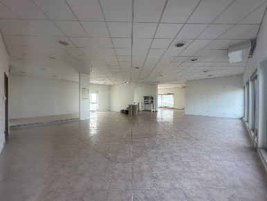 Foto Attività commerciale in viadei bocchi 50, Capannori di 350 m²