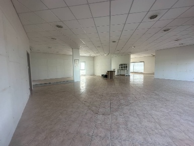 Foto Attività commerciale in viadei bocchi 50, Capannori di 350 m²