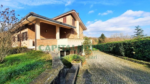 Foto Villa unifamiliare in C.da S. Eustachio, Avellino di 350 m² in vendita