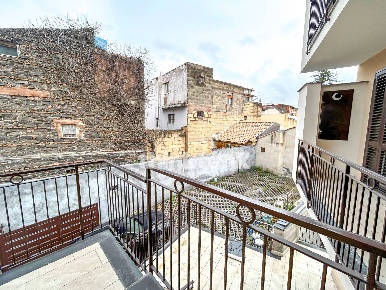 Foto Appartamento in Via Ogliastro, Catania Cibali di 128 m² con 5 locali