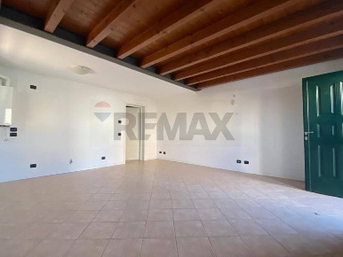Foto Appartamento in Via Caterina Bon Brenzoni, Mozzecane Centro di 73 m²