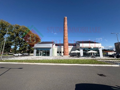 Foto Negozio in via Roma 505, Ispra Centro di 180 m² con 1 locali