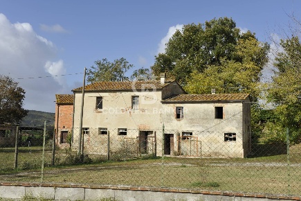 Foto Rustico in Località Comune, Lucignano di 233 m² con 8 locali