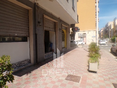 Foto Locale commerciale in VIA ROSSINI, Cagliari San Benedetto di 108 m²