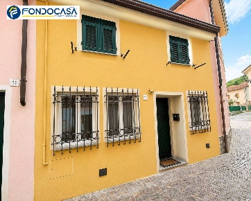 Foto Case semi ndipendenti a Carcare Centro di 70 m² con 4 locali