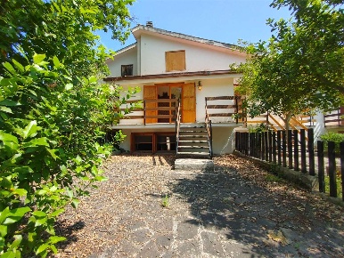 Foto Appartamento a Terni di 100 m² con 4 locali in vendita