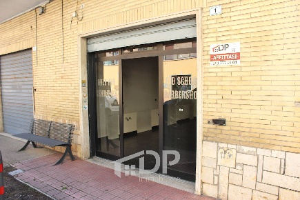 Foto Locale commerciale in Piazza Ugo La Malfa 1, Palombara Sabina Centro