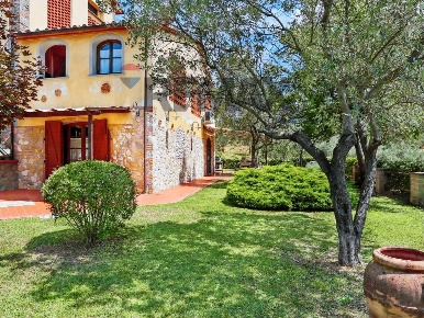 Foto Agriturismo in via palagina 5, Lamporecchio di 330 m² con 16 locali