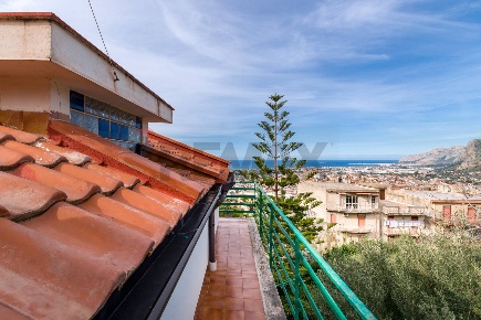 Foto Villa unifamiliare in via palmitello, Carini Centro di 360 m²