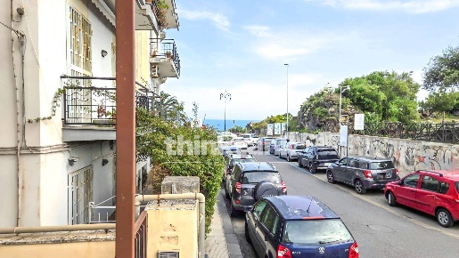Foto Appartamento in Via Francesco Crispi, Aci Castello Centro di 90 m²