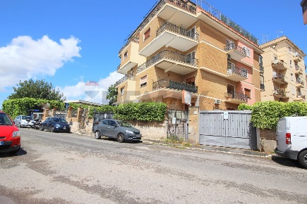 Foto Locale commerciale in Via Della Caffarelletta 80, Roma Appio Latino