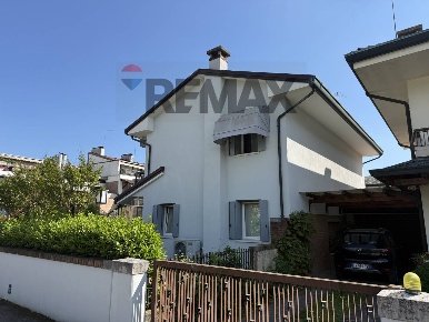 Foto Villa a schiera in Viale Giovanni XXIII 9, Casier Dosson di 200 m²