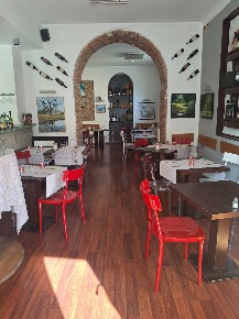 Foto Bar in via Aliprandi 17, Monza Centro Storico di 300 m² con 8 locali