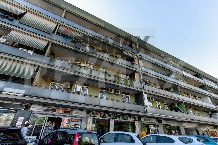 Foto Locale commerciale in Viale Paolo Ferdinando Quaglia 98, Roma