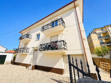 Foto Appartamento in vico dello Schiavo 17, Diano Marina Centro di 77 m²