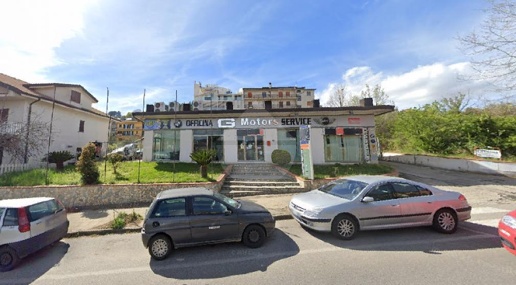 Foto Negozio in Via Salvatore Scervini, Acri Centro di 200 m² con 4 locali