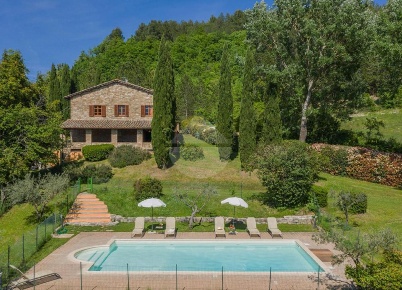 Foto Rustico in Via costa di Trex, Assisi di 400 m² con 11 locali