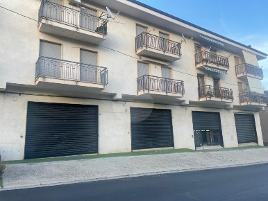Foto Negozio in Contrada Salice, Acri Centro di 350 m² con 1 locali