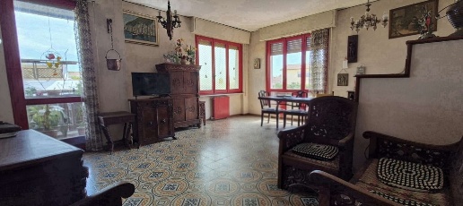 Foto Appartamento a Massa Marina di Massa Centro di 116 m² con 4 locali