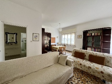 Foto Appartamento a Massa Marina di Massa Centro di 140 m² con 6 locali