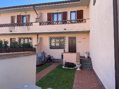 Foto Villa a schiera in Via Andreotti 55, Pietrasanta di 150 m² in vendita