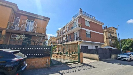 Foto Appartamento in Via Lercara Friddi, Roma Borghesiana di 92 m²