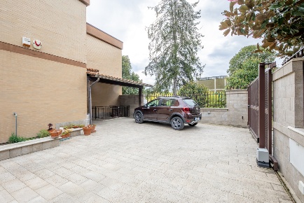 Foto Villa unifamiliare in Via Renoir 36, Roma Torre Gaia di 185 m²