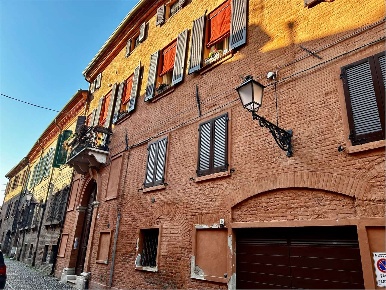 Foto Appartamento a Ferrara di 98 m² con 4 locali in vendita
