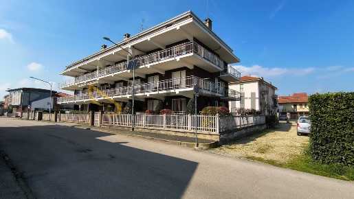 Foto Appartamento in Via Ron 14, Piscina di 88 m² con 3 locali in affitto