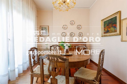 Foto Appartamento in ad.ze via Monte Sabotino, Modena di 270 m² in vendita