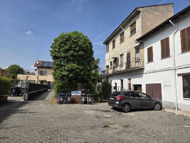 Foto Villa bifamiliare in Via Col di Lana 24, Monza di 150 m² con 5 locali