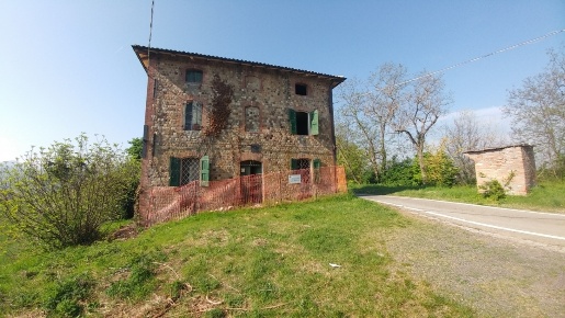 Foto Rustico in Via Castello 45, Monte San Pietro di 205 m² con 9 locali