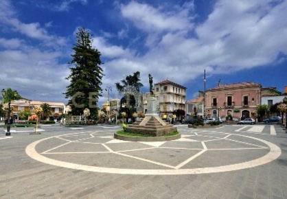 Foto Attività commerciale in Piazza Sant’Alfio, Trecastagni di 170 m²