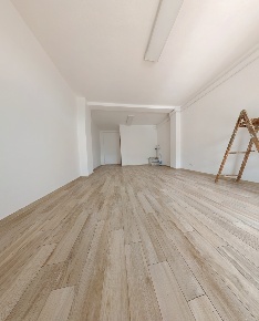 Foto Locale commerciale a Sarzana di 70 m² con 2 locali in vendita