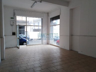 Foto Locale commerciale a Ragusa di 60 m² con 1 locali in affitto