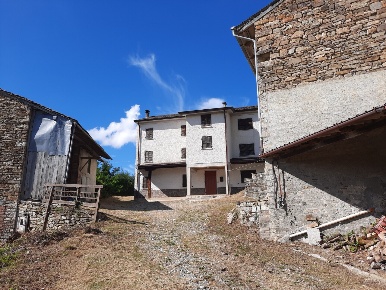 Foto Casale a Farini Centro Storico di 200 m² con 8 locali in vendita
