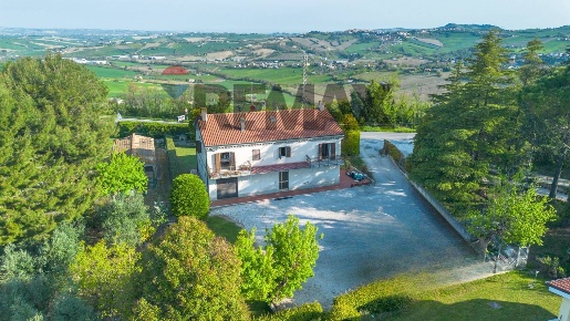 Foto Rustico in Via San Vincenzo 79, Polverigi di 250 m² con 5 locali