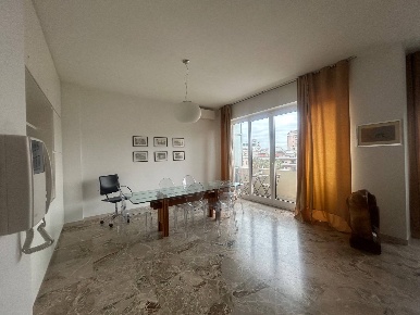 Foto Ufficio in Piazza Della Rinascita, Pescara di 65 m² con 2 locali