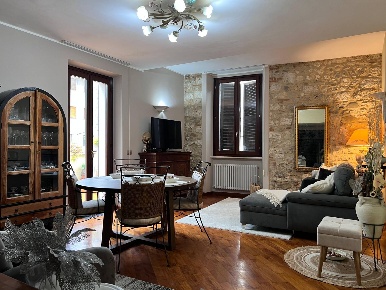 Foto Appartamento in Piazza Arringo, Ascoli Piceno di 200 m² con 5 locali