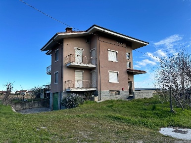 Foto Casa indipendente in Via Curetti 17, Mondovì di 220 m² con 8 locali