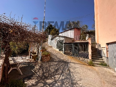 Foto Appartamento in Via Ronco 17, Quiliano Cadibona di 140 m² con 4 locali