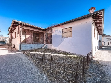 Foto Case semi ndipendenti in via tavallini, Confienza di 600 m² in vendita