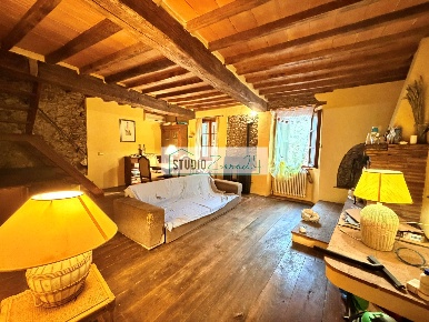Foto Case semi ndipendenti in Via dei Portici, Stazzema di 150 m²