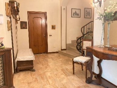 Foto Villa unifamiliare in via villafranca, Mantova di 435 m² con 10 locali