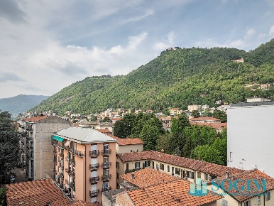 Foto Appartamento in via Luigi Dottesio 8, Como Borghi di 156 m² in vendita