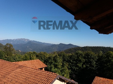 Foto Appartamento in Via Per Ganna 20, Cuasso al Monte di 69 m² in vendita