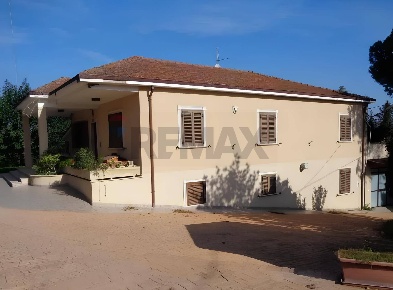 Foto Villa unifamiliare in Via Luisa Baccara 13, Cepagatti di 253 m²