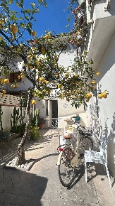 Foto Casa indipendente a Viareggio Centro di 120 m² con 6 locali in vendita