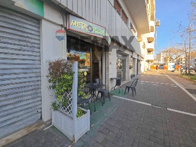 Foto Attività commerciale in Viale Gabriele D'annunzio 263/5, Pescara
